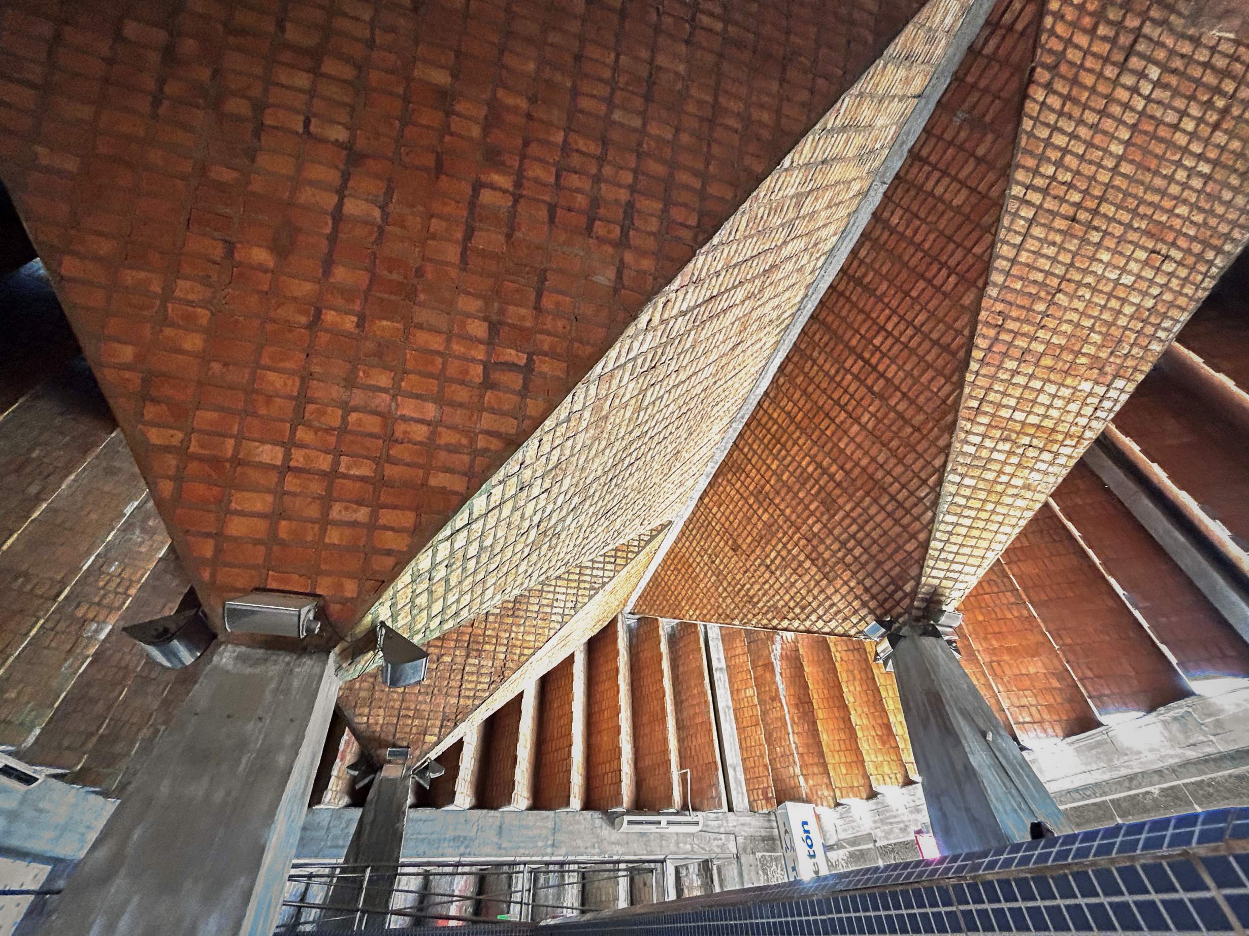 Arquitectura situante. Laudatio para el otorgamiento del Título de Doctor  Honoris Causa por la UNR al arquitecto Solano Benítez - Vision Fapyd